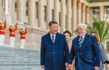 Lula e Xi Jiping assinam 15 acordos de parceria em Pequim
