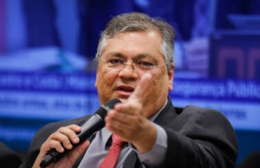 Redes sociais tiraram do ar 756 perfis após violência nas escolas, diz Flávio Dino