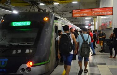 Metroviários decretam estado de greve no metrô do Recife