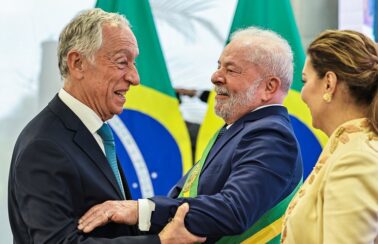Lula chega a Portugal em visita para estreitar laços com União Europeia