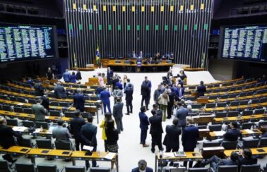 Câmara dos Deputados começa a debater ampliação da licença-paternidade
