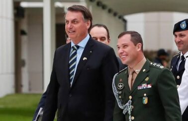 PF faz busca e apreensão em endereço de Bolsonaro e prende ex-ajudante de ordens Mauro Cid