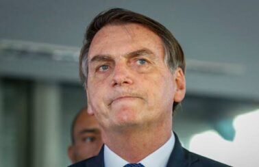 Bolsonaro comenta suposta fraude em cartão de vacina: Não existe adulteração da minha parte