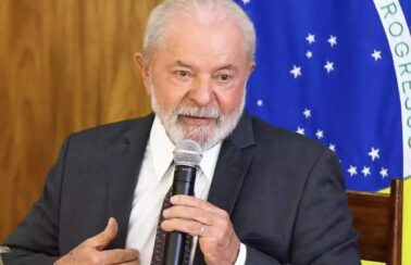 Lula diz que estuda como baratear carros: ‘R$ 90 mil não é popular’