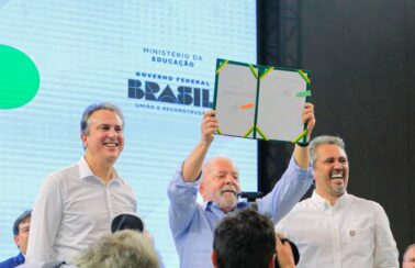Ao lado de governadores e ministros, Lula anuncia R$ 4 bilhões para ampliar vagas de tempo integral em escolas