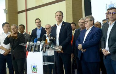 Camilo Santana anuncia retomada de obras da educação na Paraíba