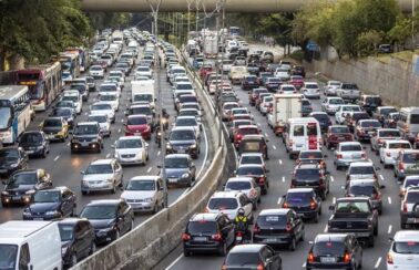 Governo quer anunciar no dia 25 medida para baratear carro popular