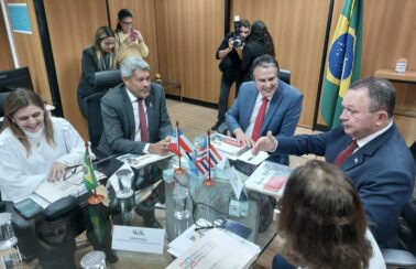 Em Brasília, Jerônimo discute retomada de obras na BA com ministros da Educação e das Cidades