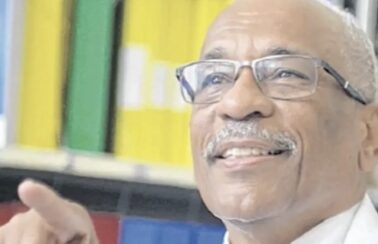 Professor é eleito 1° negro diretor da Faculdade de Medicina da Ufba em 215 anos de história