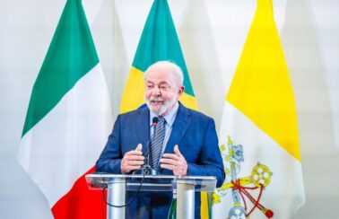 Na Itália, Lula diz que manutenção da atual taxa de juros é irracional