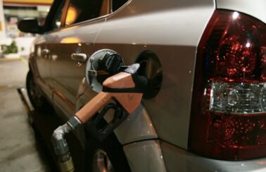 Postos de combustíveis no Ceará são autuados por não repassarem redução de preços aos clientes