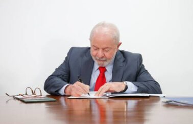 Lula assina MP que libera mais R$ 300 milhões de desconto para carros novos