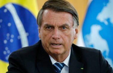 Bolsonaro critica decisão do TSE e rejeita possibilidade de Michelle ser candidata a presidente