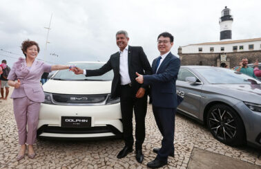 Montadora chinesa BYD vai investir R$ 3 bilhões para fabricar carros elétricos na Bahia