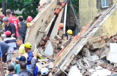 Prédio desaba em Paulista, na região metropolitana do Recife