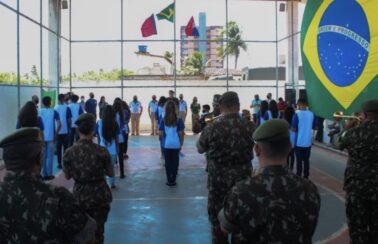 Governo decide encerrar programa de escolas cívico-militares