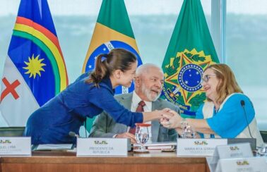 Raquel Lyra assina com Lula, em Brasília, empréstimo de R$ 1,7 bilhão para obras de infraestrutura em Pernambuco