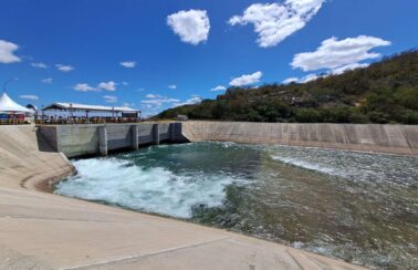 Ceará volta a receber água do Rio São Francisco após acionamento de novo sistema de bombeamento em Pernambuco