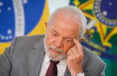 Lula diz que BC deveria ter reduzido juros ‘três reuniões atrás’: ‘Vamos ver o que vai acontecer’