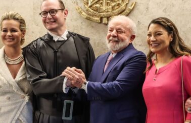 Indicado por Lula, Zanin toma posse e se torna o ministro mais jovem do STF