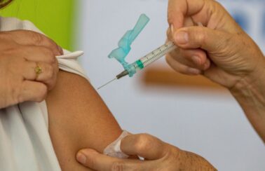 Sociedade de Infectologia pede reforço da vigilância sobre covid-19