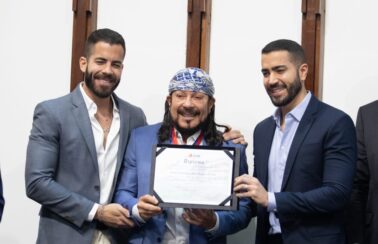 Cantor Bell Marques é reconhecido com Comenda 2 de Julho, maior honraria da Assembleia Legislativa da Bahia