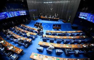 Senado aprova MP que concede reajuste de 9% a servidores federais