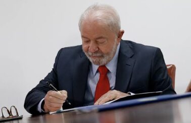 Lula assina projeto de lei com prioridades do Executivo para os próximos quatro anos