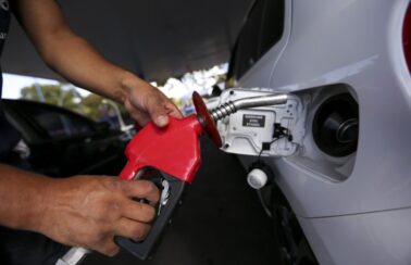 Acelen anuncia aumento de 13% no preço da gasolina vendida para distribuidoras na Bahia