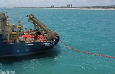 Obra de usina em praia de Fortaleza pode derrubar internet no Brasil