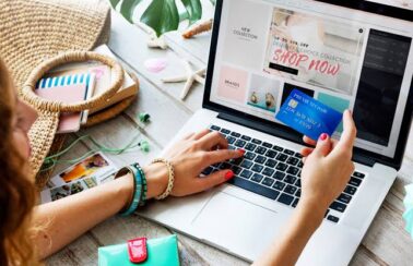 Governo já aplica imposto de 60% em compras internacionais de empresas que não aderiram a programa, diz secretário