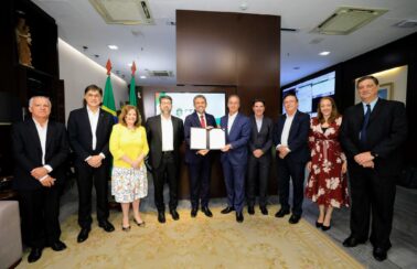 Governo do Ceará assina memorando com empresa Hitachi para fornecimento de equipamentos para energia renovável