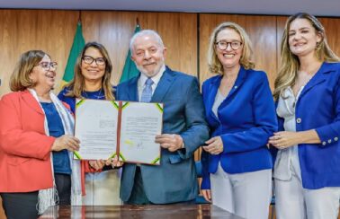 Lei que prevê pensão para filhos de vítimas de feminicídio é sancionada