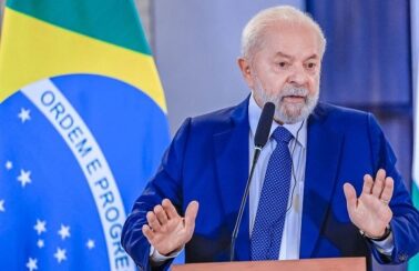Lula parabeniza instituições argentinas pela eleição e deseja sorte ao novo governo, sem citar o nome de Milei