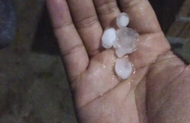 Ventos fortes e chuva de granizo atingem cidade do oeste da Bahia