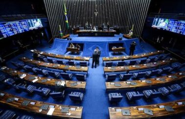 Comissão do Senado aprova projeto que taxa investimentos no exterior e fundos exclusivos