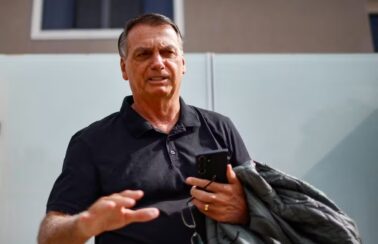 Moraes proíbe Bolsonaro e outros investigados pela tentativa de golpe de irem a eventos das Forças Armadas