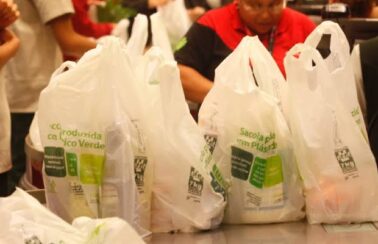 Câmara aprova projeto que estabelece gratuidade na distribuição de sacolas plásticas em supermercados de Salvador