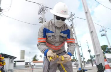 Enel é multada em R$ 28 milhões por quedas de energia e demora nas religações no Ceará