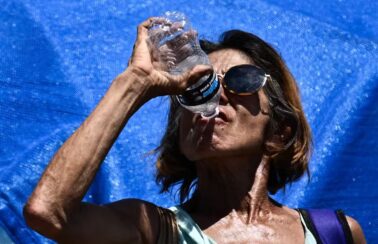 Calor e seca: grandes eventos terão que fornecer água grátis ao público até o fim do ano, define governo