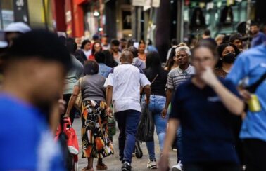 População brasileira cresce e vai a 212,5 milhões de habitantes, diz IBGE