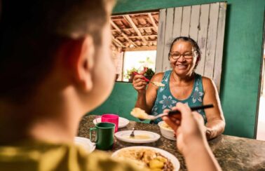 Mais de 624 mil cearenses superam a pobreza e a extrema pobreza em dois anos