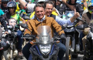 Ex-ministro diz que Bolsonaro já gastou R$ 8 milhões de vaquinha e pede PIX