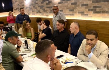 Em Fortaleza, Bolsonaro almoça com novos aliados do PDT