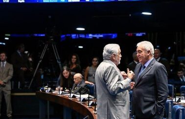 Senadores baianos votam para aumentar a quantidade de deputados na Câmara