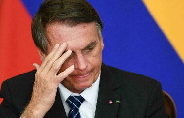 Dinheiro vivo: PF apreende 14 mil dólares na casa de Bolsonaro