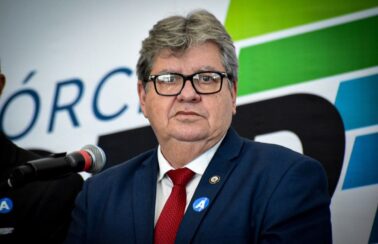 Governador da Paraíba é internado após sentir dores abdominais