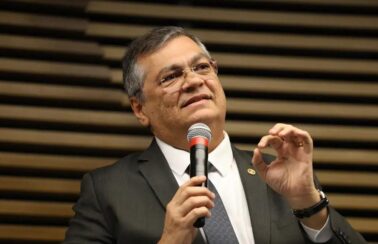 PF indicia mulher que tentou agredir Flávio Dino durante voo