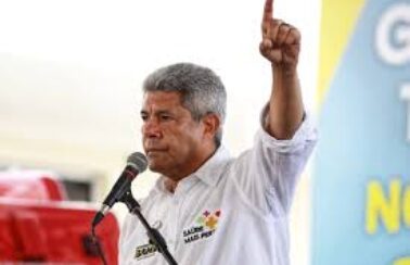 Saiu do armário e agora defende Bolsonaro, diz Jerônimo sobre ACM Neto