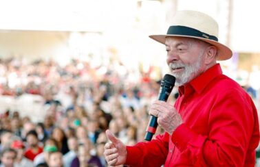 Governo lança programa para distribuir gás a 15,5 milhões de famílias